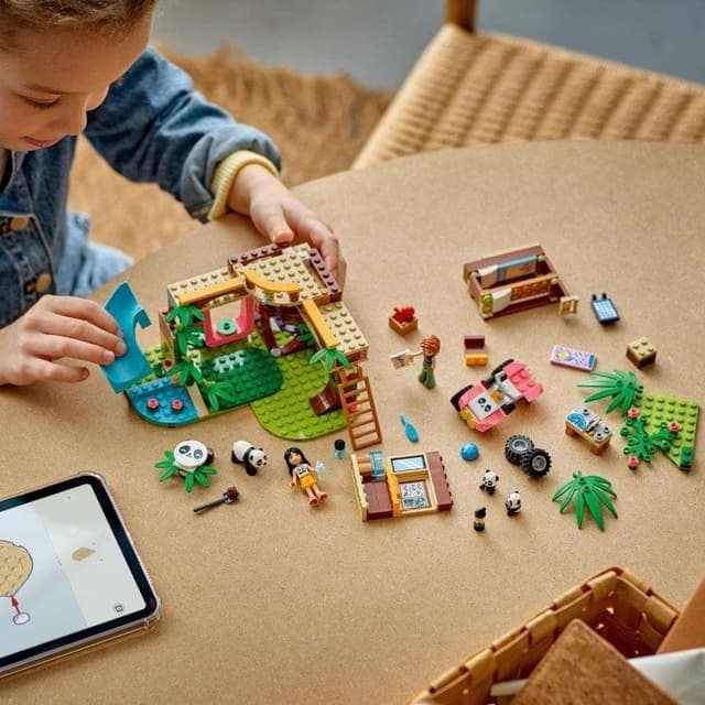Detalle 2 de LEGO Friends 42648 Refugio para Pandas (casa árbol quad) – Set de construcción de 243 piezas