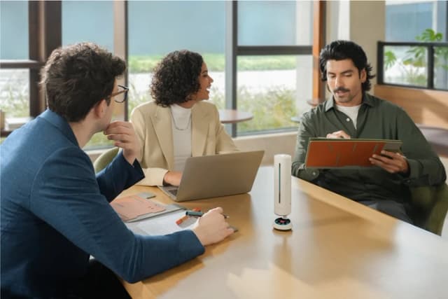 Detalle de INSTA360 Wave Arctic White – smartes Konferenzmikrofon mit AI-Meeting-Assistent