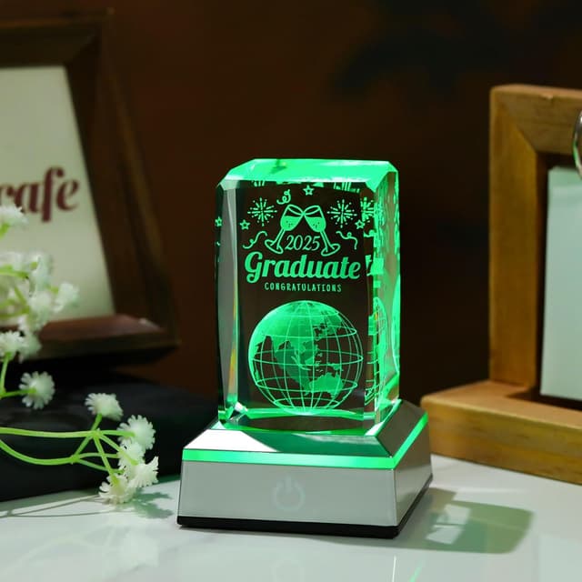 Detalle 2 de Movdyka 3D Crystal Graduation Plaque 2025