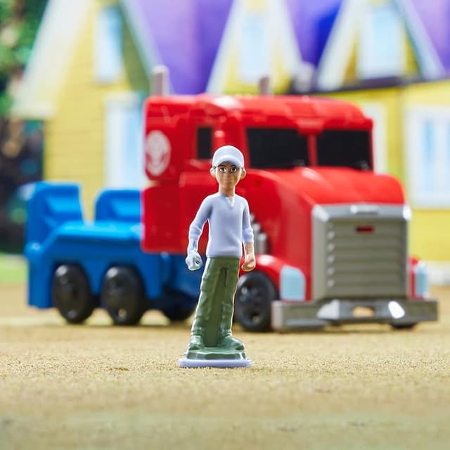 Detalle 2 de Transformers EarthSpark Optimus Prime 20 cm con Robby Malto 5 cm