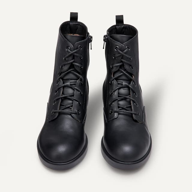 Detalle 2 de Amazon Essentials Mädchen Kampfstiefel mit Reißverschluss – bequem an- und auszuziehen für Schule & Freizeit