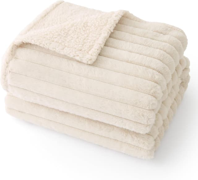 Detalle de Bedsure Waterproof Dog Blanket (Cream) – washable sherpa pet throw, 76x102cm
