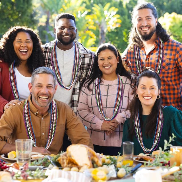 Detalle 2 de Huskein Bead Necklace (120PCS) — 33" Colorful Mardi Gras Beads for Parties, Parades & Costume Throws