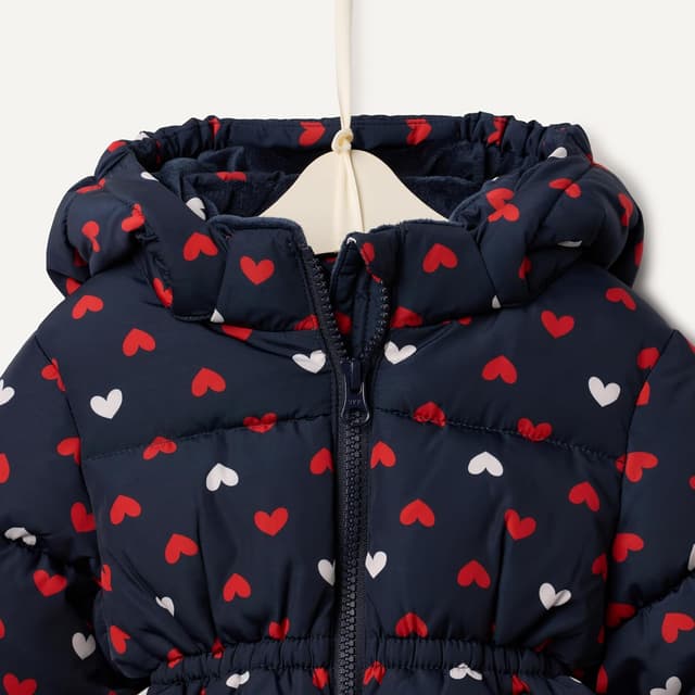 Detalle 2 de Amazon Essentials Girls Water-Resistant Hooded Puffer Jacket (with removable hood)