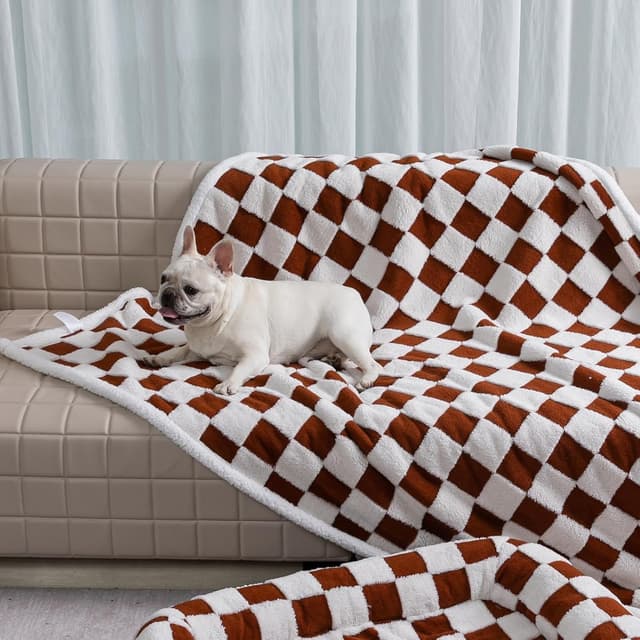Detalle de Waterproof Pet Blanket in Brown Check (Jacquard Shag & Sherpa Fleece) — reversible sofa and bed throw for dogs and cats