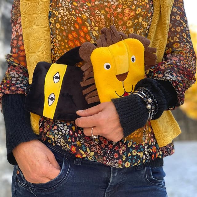 Detalle 2 de HUGO FROSCH Mini-Wärmflasche 0,2 l im Löwen-Design