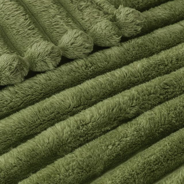 Detalle 2 de Exclusivo Mezcla fleece throw blanket (127x152 cm) in olive green for sofa beds and all seasons