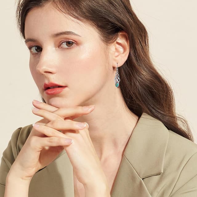 Detalle 2 de Keltische Hängeohrringe aus 925 Silber mit stabilisiertem Türkis