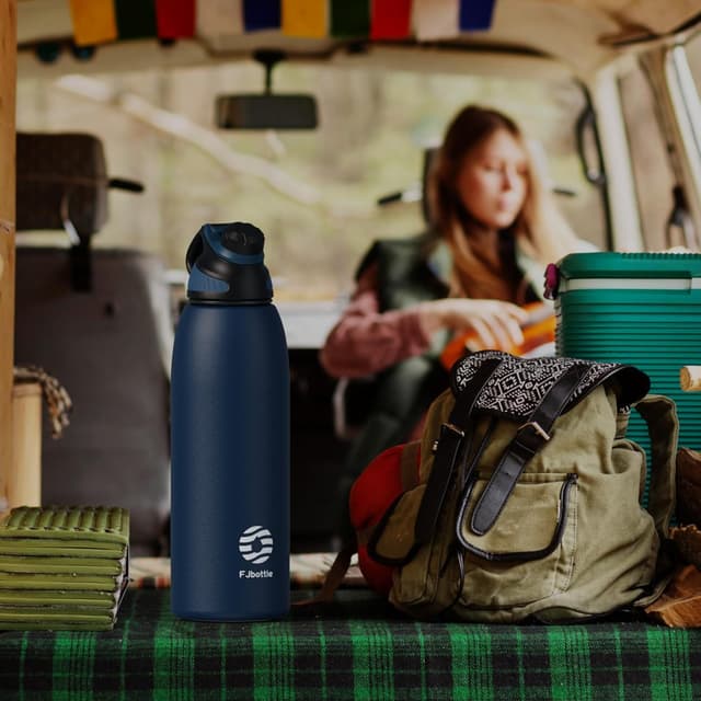 Detalle de Magnetic lid stainless bottle 600ml