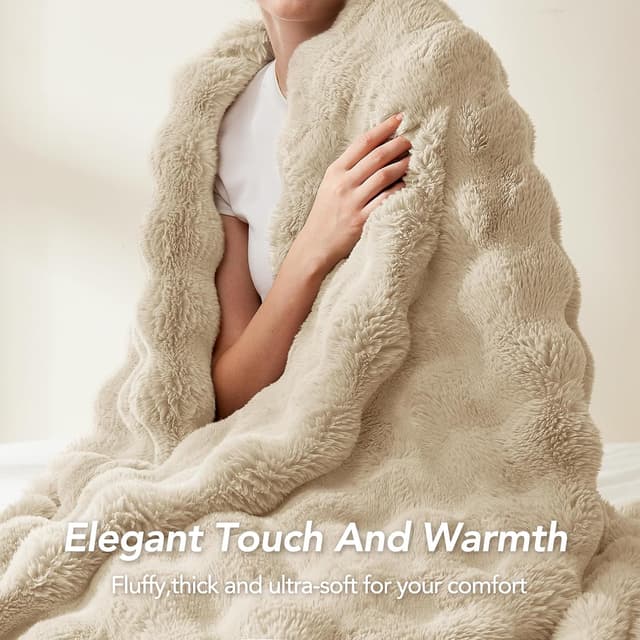 Detalle 1 de L’AGRATY Faux Rabbit Fur Blanket 200x220cm