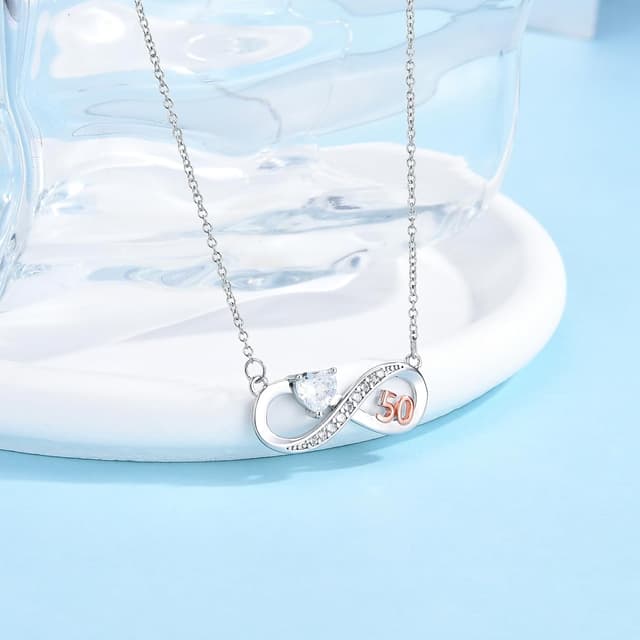 Detalle de USEEDOVIA Infinity-Halskette zum 50. Geburtstag für Frauen mit Herz-Zirkonia, roségoldfarben vergoldet