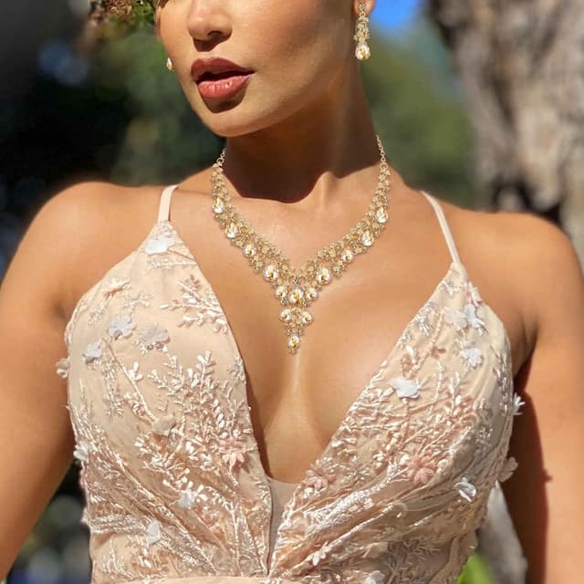 Detalle 2 de Clearine Hochzeit Schmuck-Set Tropfen Strass Cluster Halskette & Ohrhänger (Klar Silber-Ton)