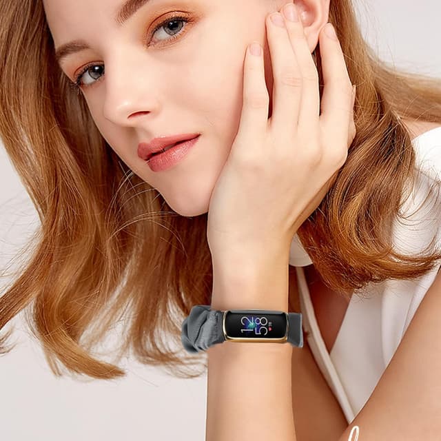 Detalle 1 de DKGKOO 3 Pack Scrunchie Elastic Strap for Fitbit Luxe – soft fabric replacement band