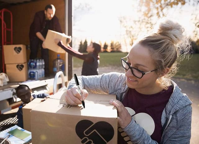 Thumbnail 6 de Shuttle Art 24 Black Permanent Markers pack 🖊