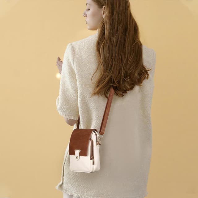 Detalle de Leathario vegan leather cross body bag for women with RFID blocking slots (small phone & everyday purse)