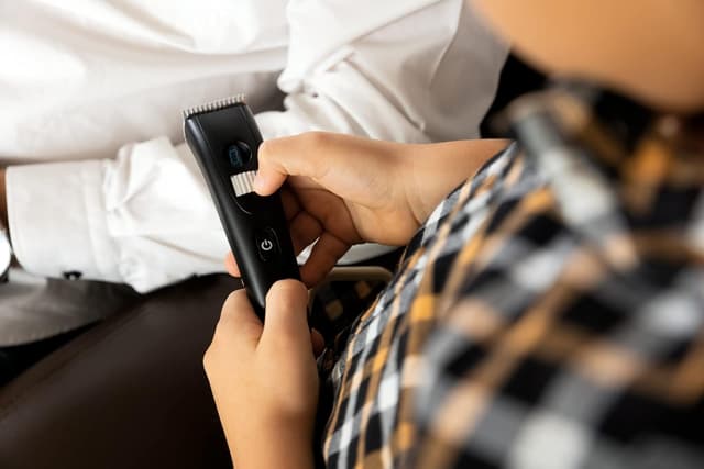 Detalle 2 de Smoby Toys Friseur & Barber Gürtel für Kinder – Spielzeug-Set mit Zubehör zum Frisieren, Rasieren & Styling ab 3 Jahren