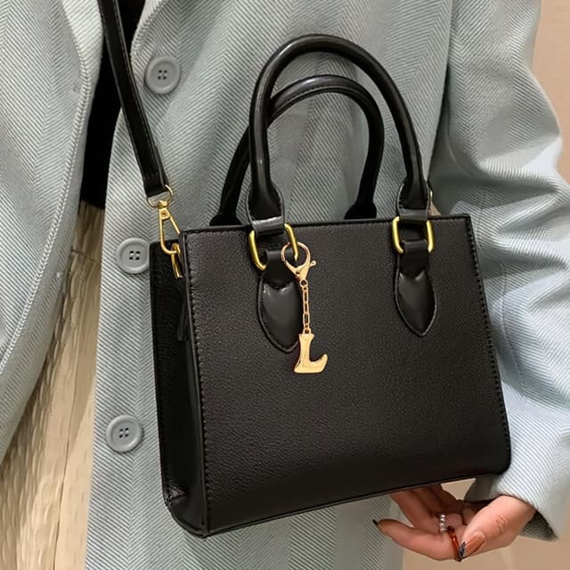 Detalle 2 de LILIE&WHITE L keychain keyring