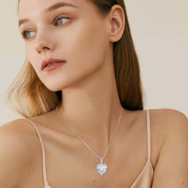 Detalle 2 de FJ Schmetterling Kette Damen aus 925 Sterling Silber mit Herz-Anhänger und Geburtsstein