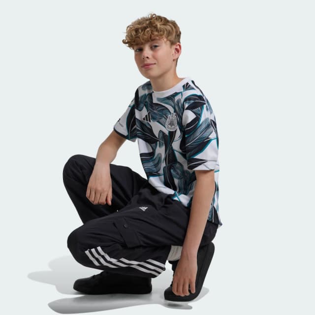 Detalle de Camiseta de calentamiento Newcastle United FC (adolescentes) adidas en verde