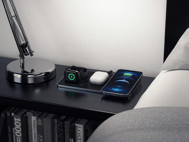 Detalle 2 de SATECHI Caricatore Wireless 3 in 1 con MagSafe per iPhone, Apple Watch e AirPods