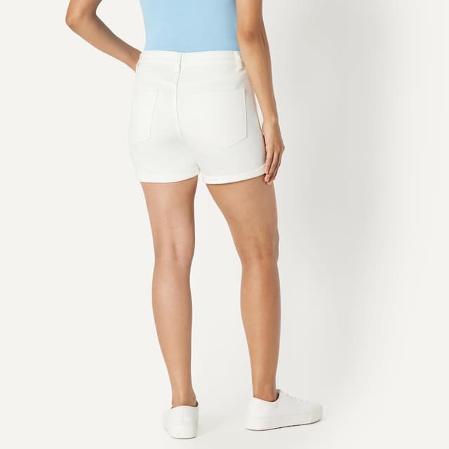 Detalle de Amazon Essentials Women’s Slim-Fit Mid-Rise 4” (10.2cm) Jean Shorts