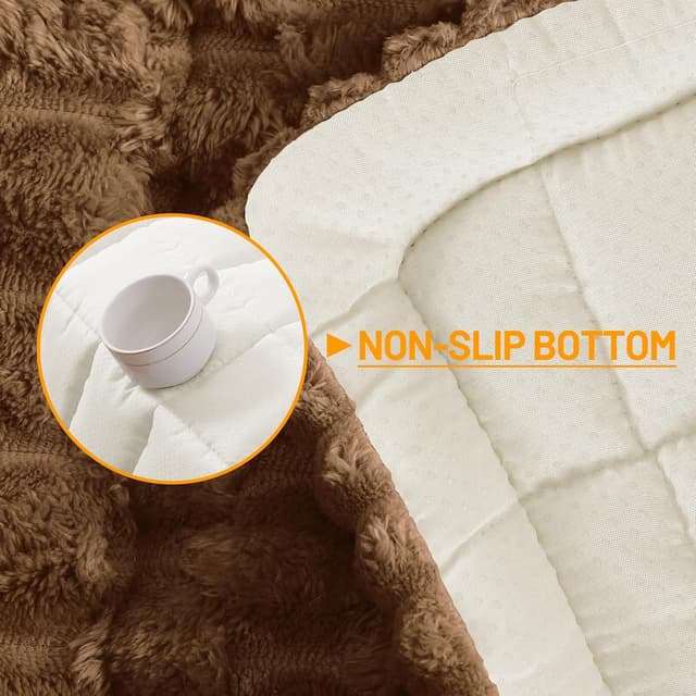 Detalle 2 de Smiry Couch Covers for Dogs (Washable, Non-Slip) Fuzzy Flannel Sofa Protector, Chocolate