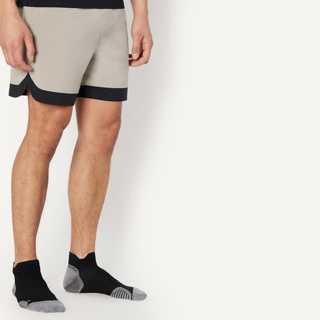 Detalle de Amazon Essentials Herren sportliche Funktions-Laufsocken – gepolstert, mit Fußgewölbeunterstützung