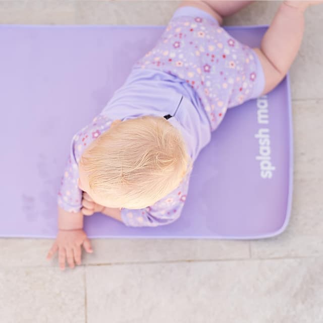 Detalle de Splash About Happy Nappy Sunsuit (3-in-1) with built-in swim nappy and UPF50+ rash top