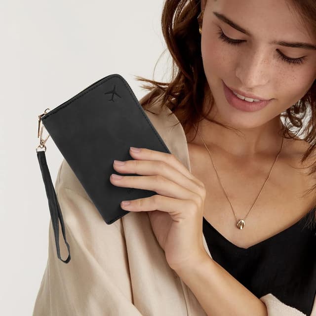 Detalle 2 de Zidoley Passport Holder Travel Wallet RFID Blocking (Black) with Wrist Strap