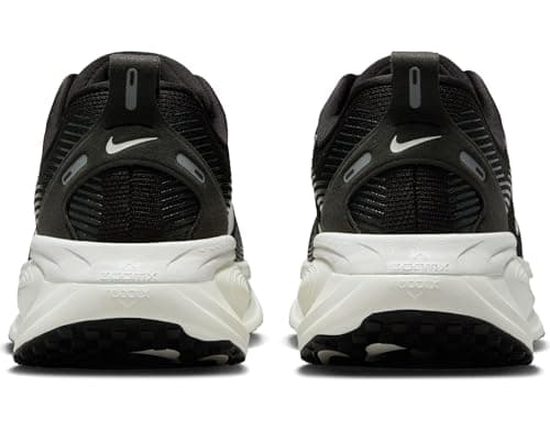 Detalle de NIKE W Vomero 18 Black/Summit White-Coconut Milk 36,5 EU