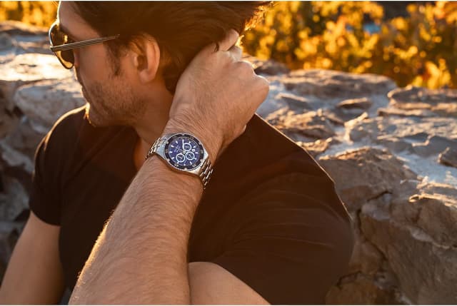 Detalle 2 de Bulova Men’s Marine Star Two-Tone Stainless Steel Chronograph Quartz Watch (Blue Dial, 98H37)