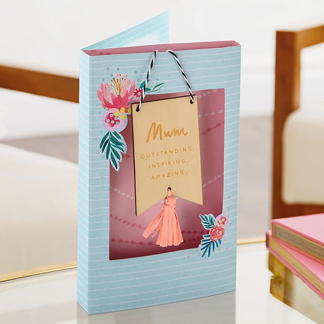 Detalle de Hallmark Mother’s Day Card for Mum (3D & Pop Up) with Wooden Hanging Keepsake Decoration