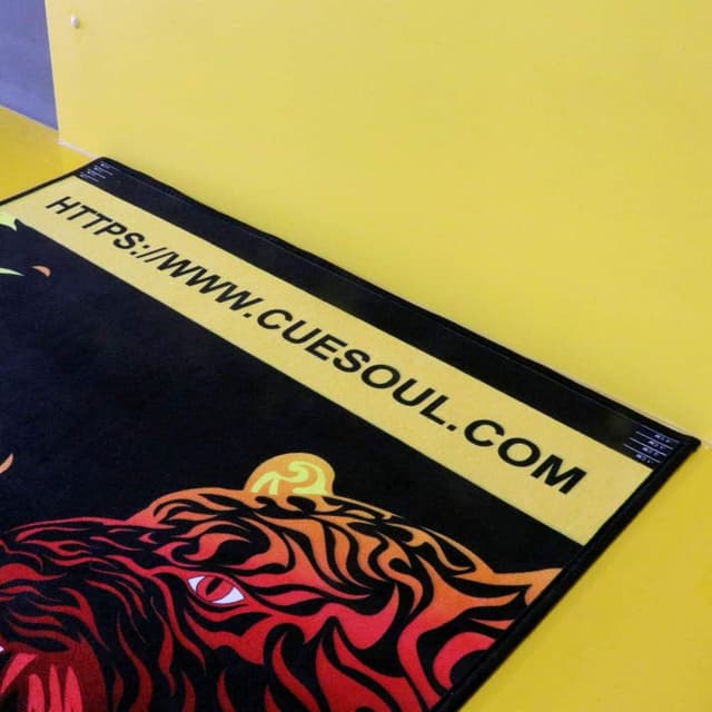 Detalle de CUESOUL Heavy Duty Darts Mat (tapis de fléchettes) avec ligne de lancer acier et pointe souple