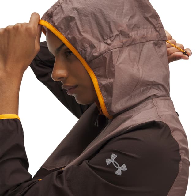Detalle 2 de Under Armour UA Trail Run Jacket cortavientos para mujer