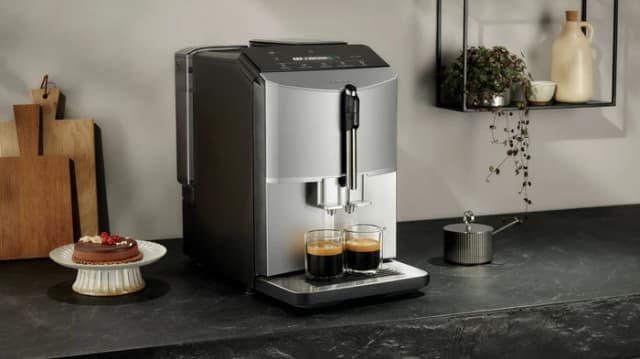 Thumbnail 6 de Siemens EQ300 TF303E07 Kaffeezubereitung