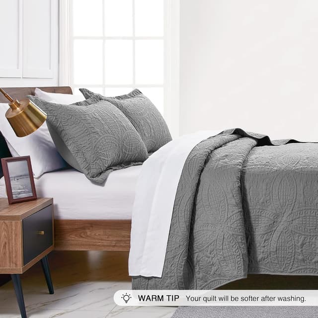 Detalle 2 de Love’s cabin Quilts for Queen Bed (Grey) Coin Pattern 3-Piece Set: 1 Quilt + 2 Pillow Shams