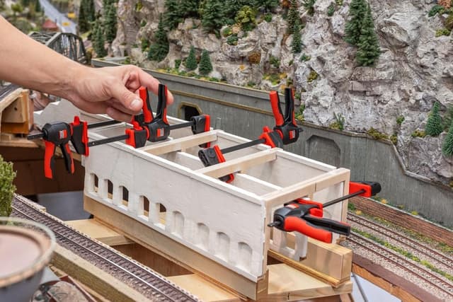 Detalle de BESSEY Einhandzwinge EZ360S-11SET mit drehbarem Griff (Spannweite 110 mm)