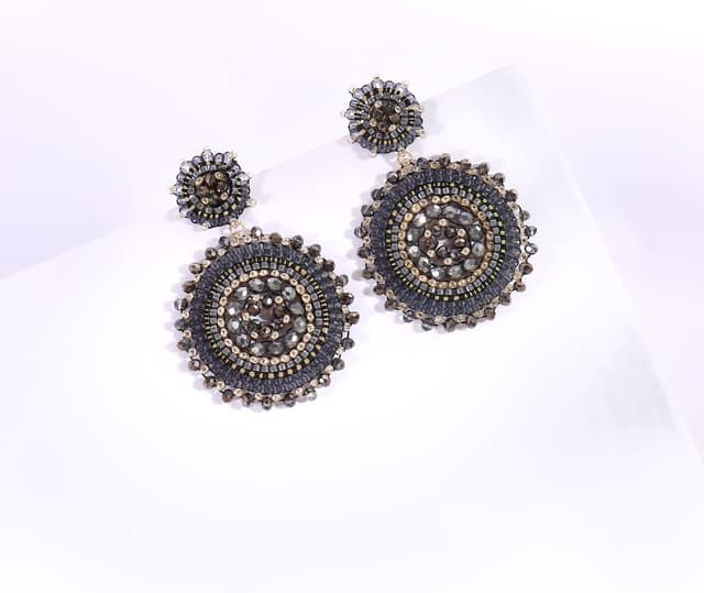 Detalle 1 de Damen-Perlenohrringe mit Rocailles und Anhänger