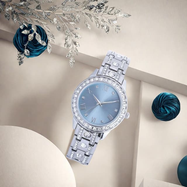 Detalle de Montre analogique à quartz pour femme en acier inoxydable argenté, lunette en cristal étanche jusqu’à 30 m