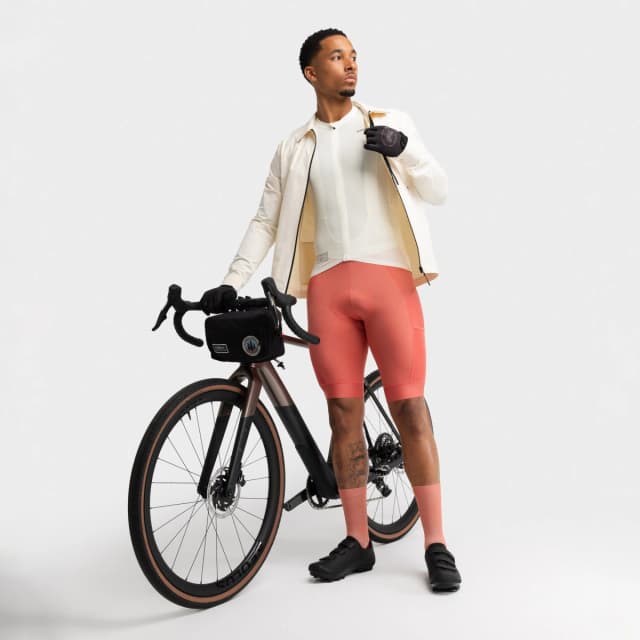 Detalle de Siroko Stoneway sobercamisa gravel verano