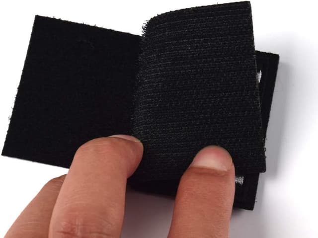 Detalle de AXEN 20-Piece Tactical Morale Embroidery Patch set with hook & loop backing