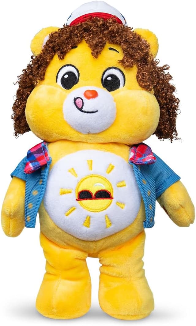 Detalle 2 de Basic Fun Care Bears x Stranger Things Funshine Bear as Dustin 22 cm plush (Limited Edition)