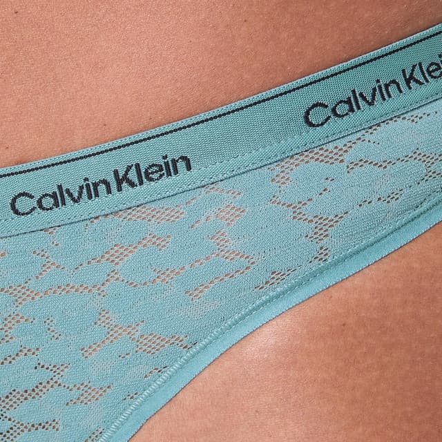 Detalle de Calvin Klein Women’s 3 Pack Low Rise Brazilian Briefs (leopard print stretch lace)