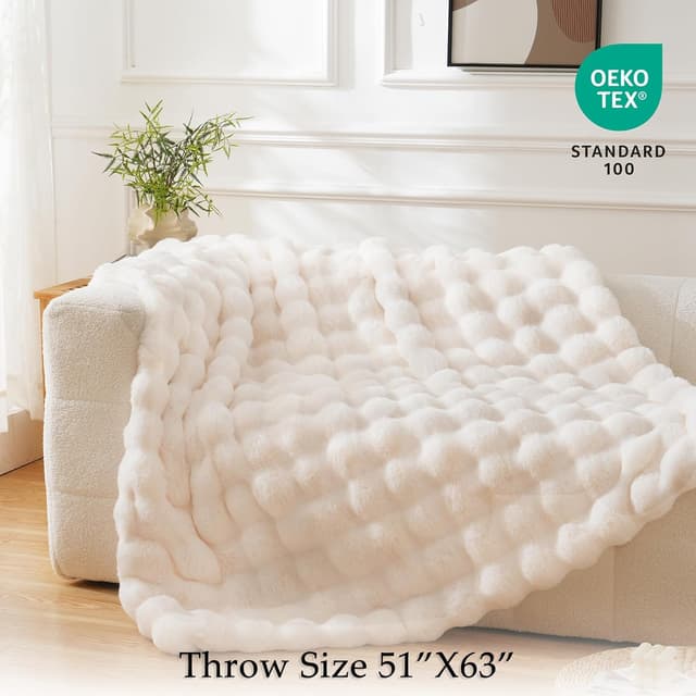 Detalle 2 de BENVWE Faux Fur Throw Blanket 51" x 63" 🛋