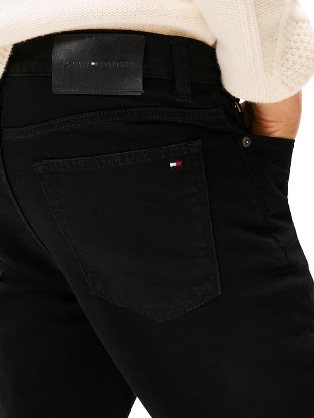 Detalle de Tommy Hilfiger Men’s Slim Bleecker Jeans (Burn Black) – MW0MW40360