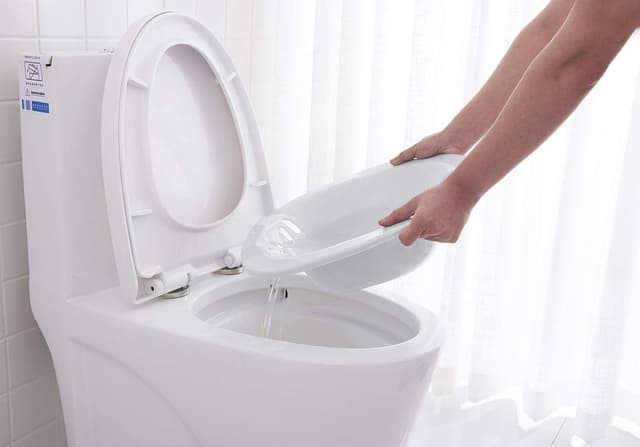 Detalle de Sitzbad für die Toilette – tragbare Sitzbadewanne/Bidet-Einsatz (ca. 2,2 Liter) gegen Hämorrhoiden & für Wochenbettpflege