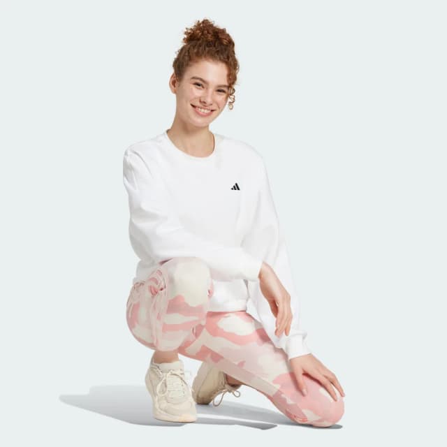 Detalle de adidas Mallas 7/8 Essentials Camo Print con 3 bandas en rosa