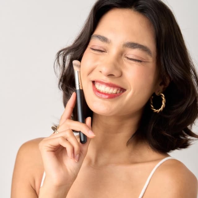 Detalle de Energy Beauty ENERGY 3-in-1 Make-up-Pinsel-Set (3-teilig) mit tragbarer Reisetasche – Foundation- & Concealer-Pinsel