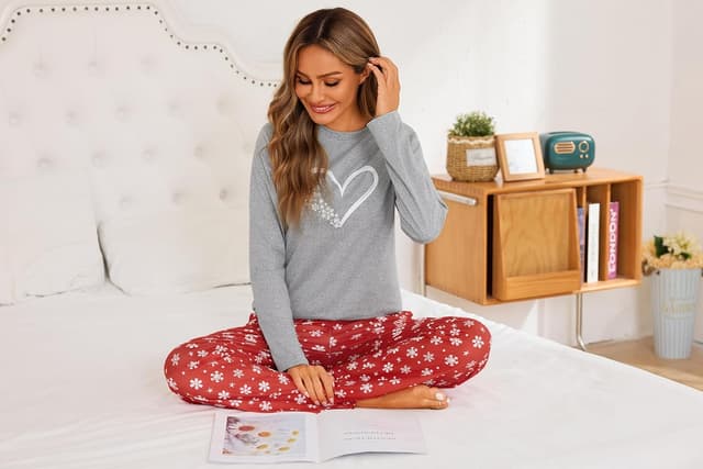 Detalle de Demegimi Damen Schlafanzug lang mit Rundhals, Baumwolle – Winter-Pyjama mit Schneeflocken-Motiv