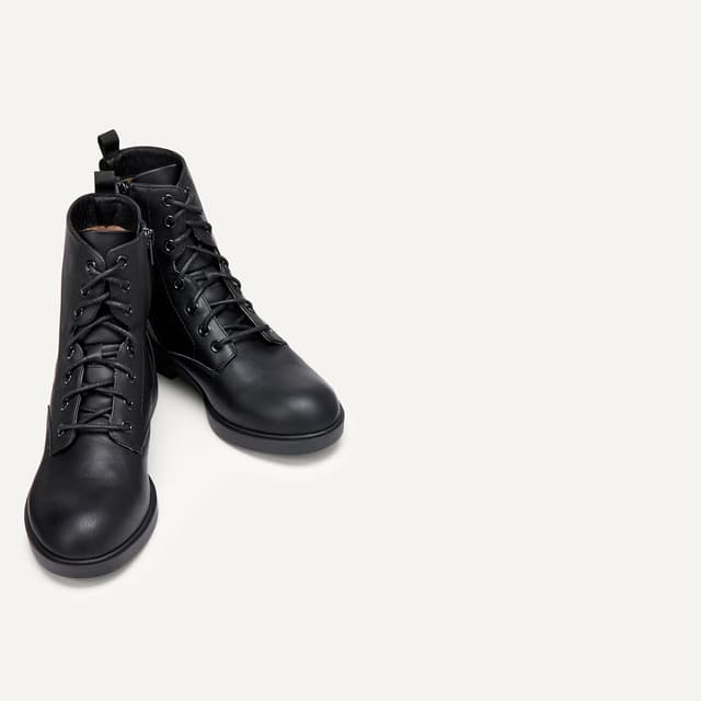 Detalle 2 de Amazon Essentials Mädchen Kampfstiefel mit Reißverschluss – bequem an- und auszuziehen für Schule & Freizeit